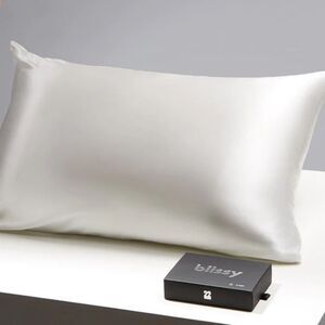 Blissy White Mulberry Silk Pillowcase size Queen with zipper